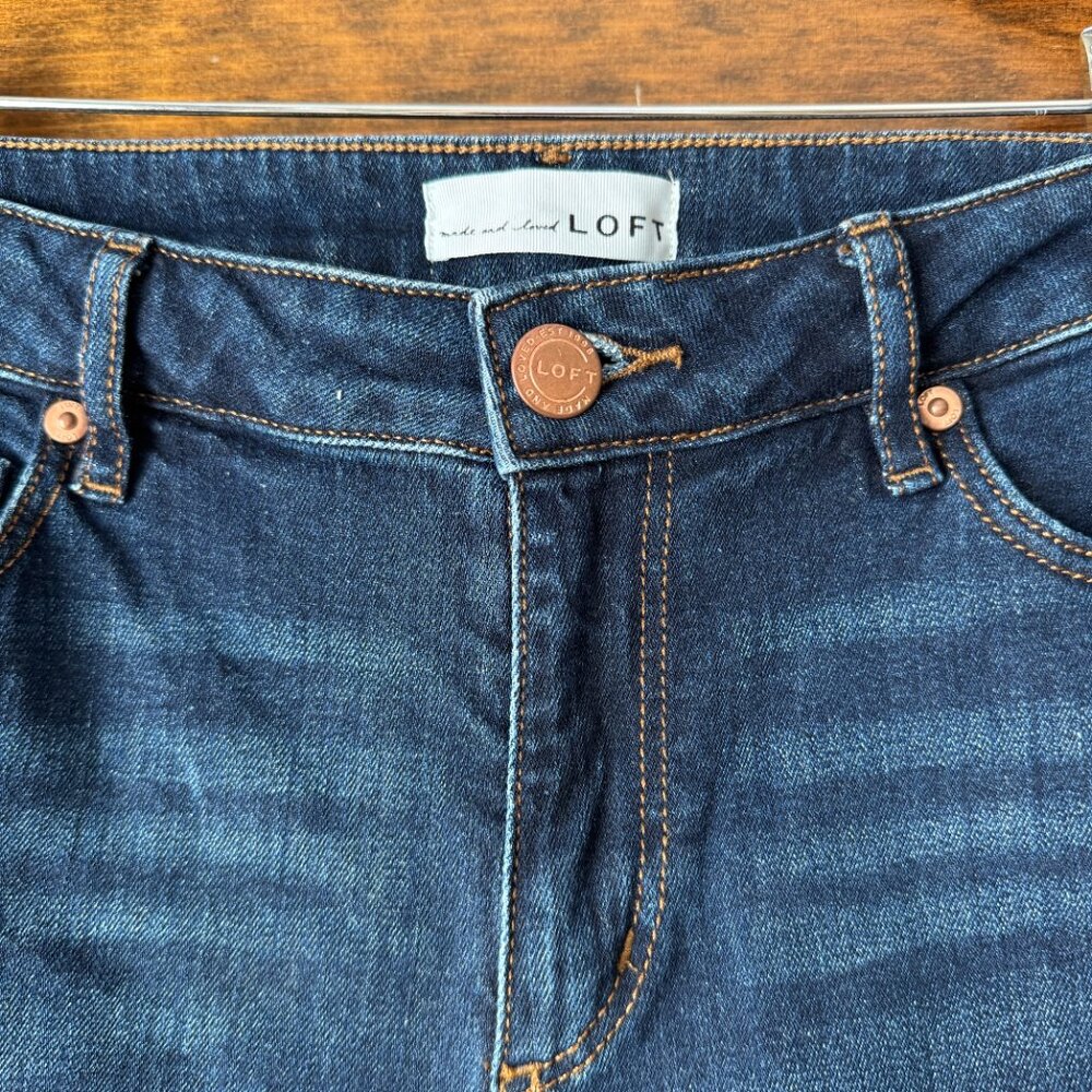 LOFT Dark Rinse 5-Pocket Denim Capris Size 27/4 - Picture 3 of 11